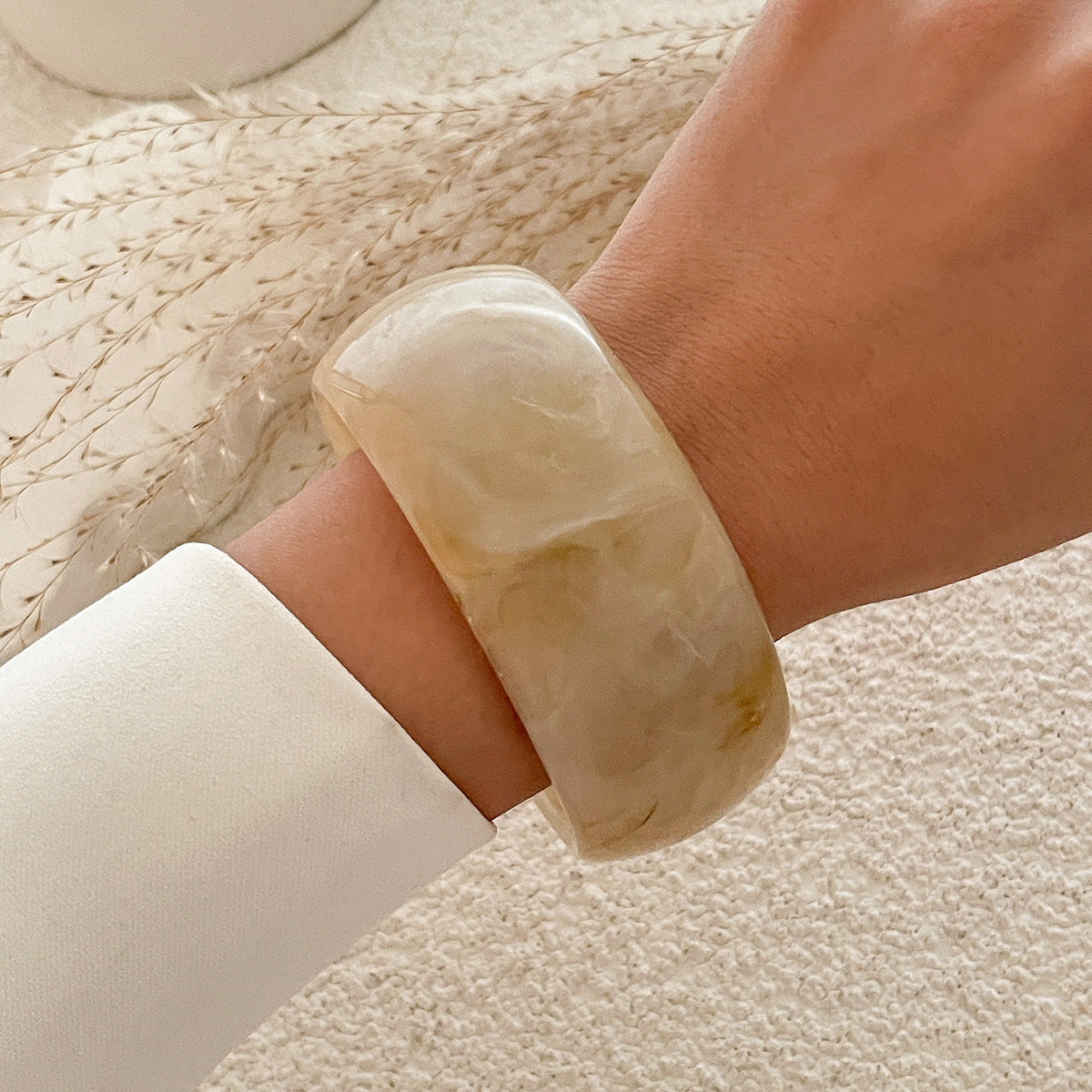Artistic vintage round bracelet