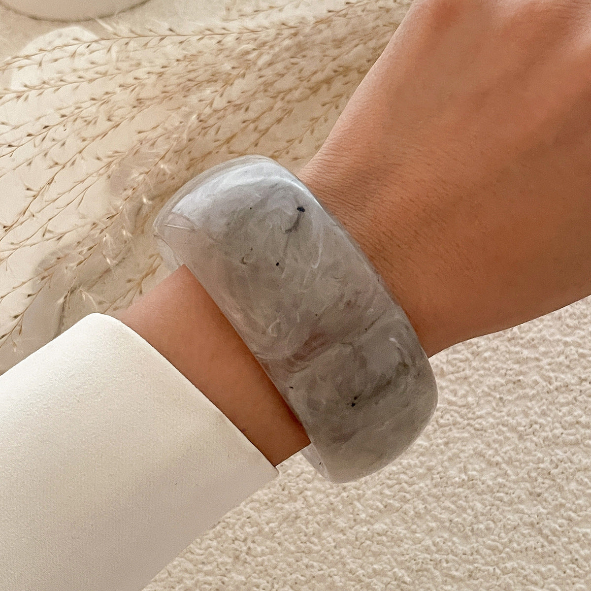 Artistic vintage round bracelet