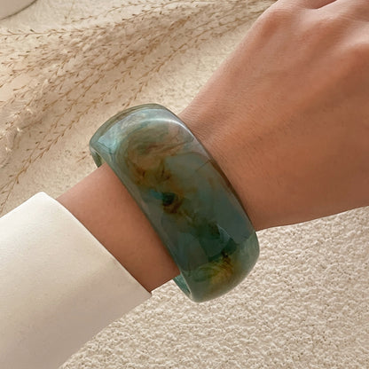 Artistic vintage round bracelet
